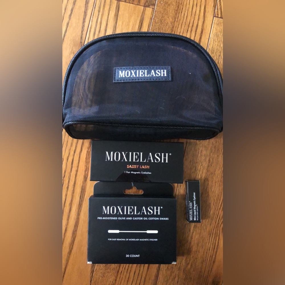 MOXIELASH sassy luxe bundle bag. Mag lashes, mini liquid mag eyeliner, swabs,bag